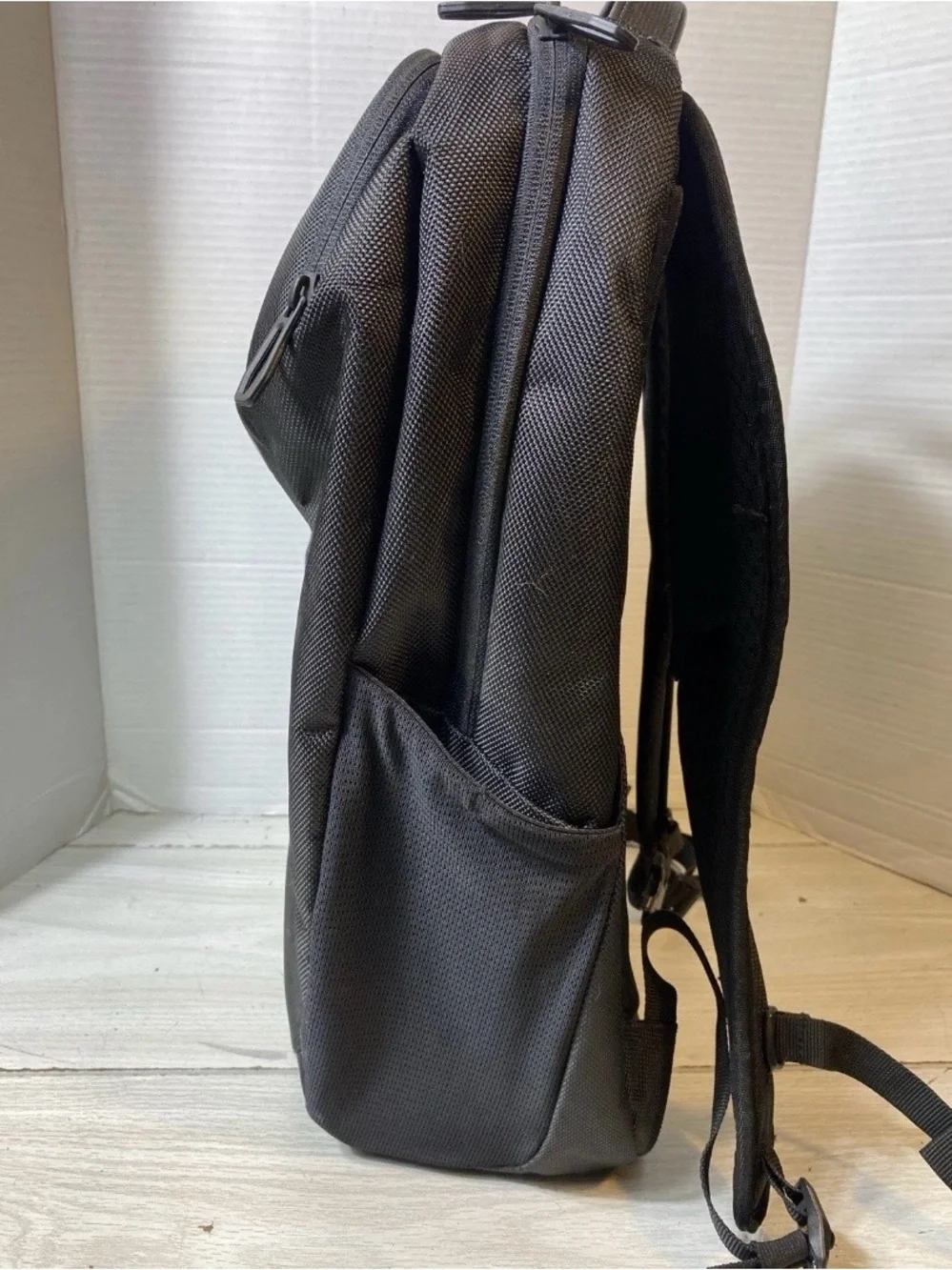 Thule Black Laptop Backpack Daypack Travel School Work Bag w/ SafeZone Storage⁠